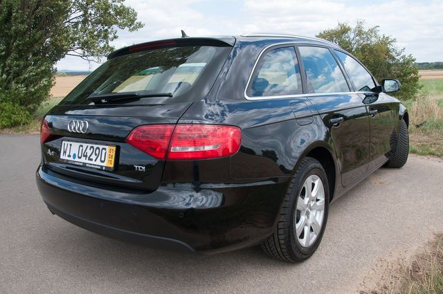 Gebraucht Audi A4 143 PS (105 kW) 2011 Schwarz metallic Kombi