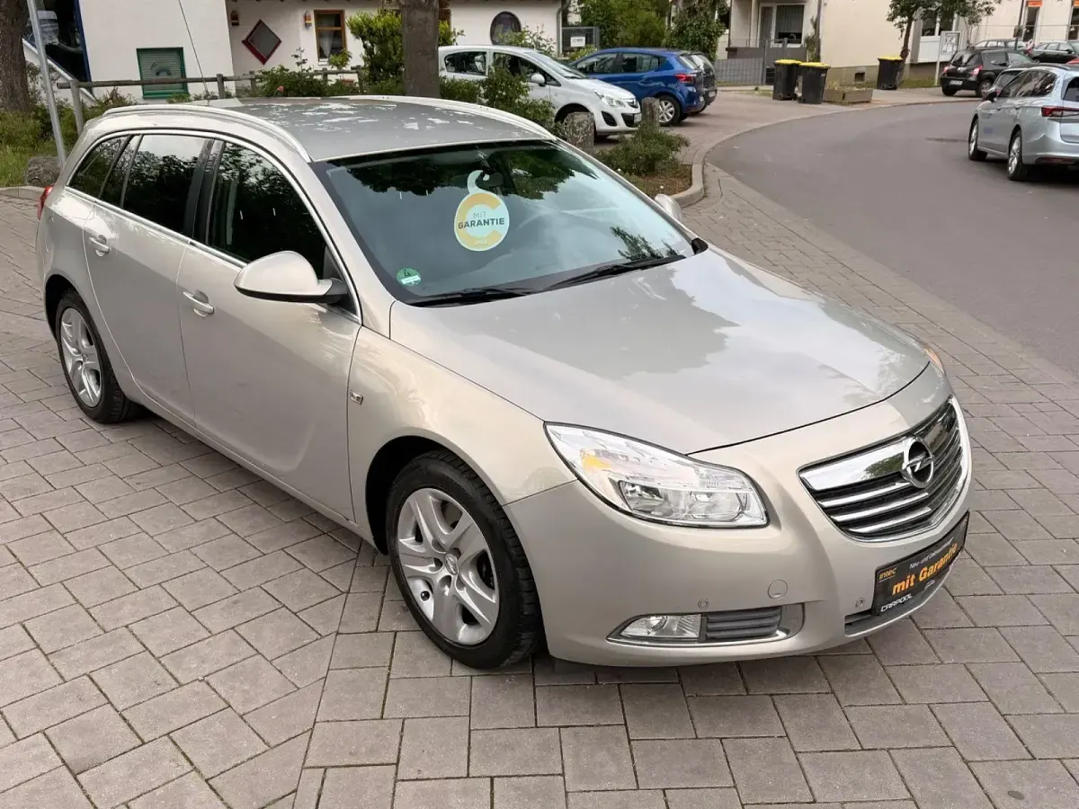 Gebraucht Opel Insignia Edition 160 PS (117 kW) 2011 Grau Kombi
