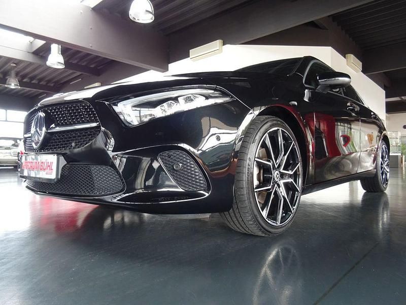 Schwarz Gebraucht 2019 Mercedes A200 Progressive Limousine | 22.490 € (Etwas zu teuer) - Bild 1/4