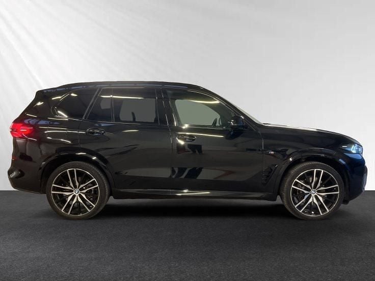 Gebraucht BMW X5 M Sport 298 PS (219 kW) 2024 Saphirschwarz SUV