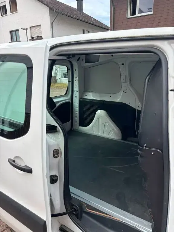 Gebraucht Peugeot Partner Tepee Allure 75 PS (55 kW) 2013 Weiß Van / Kleinbus