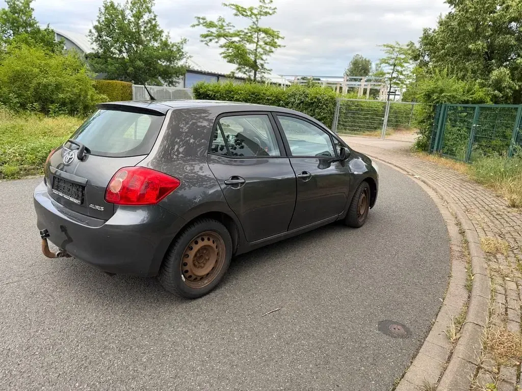 Gebraucht Toyota Auris Sol 126 PS (92 kW) 2008 Grey metallic Kleinwagen