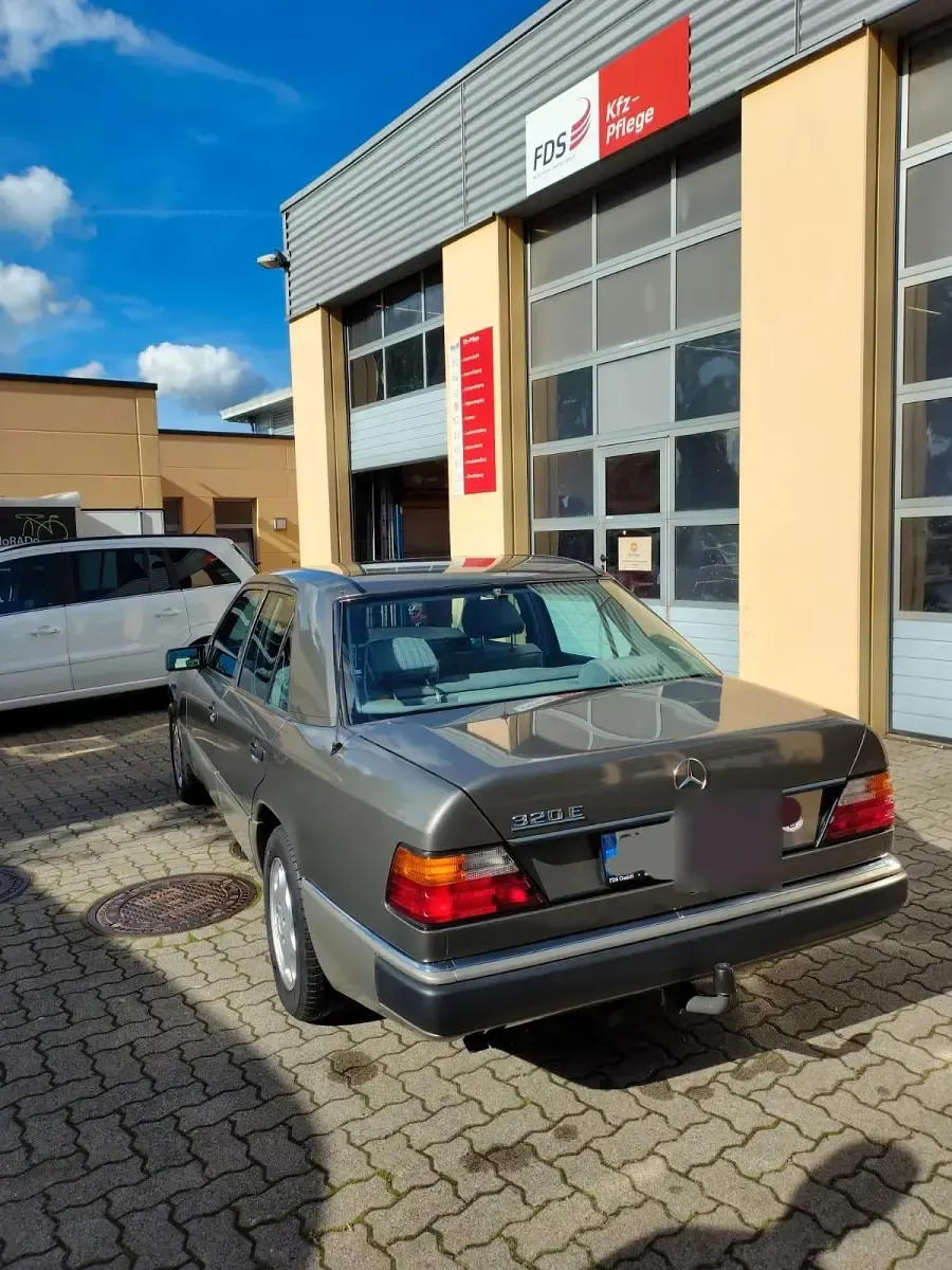 Gebraucht Mercedes E320 220 PS (161 kW) 1993 Grau Limousine