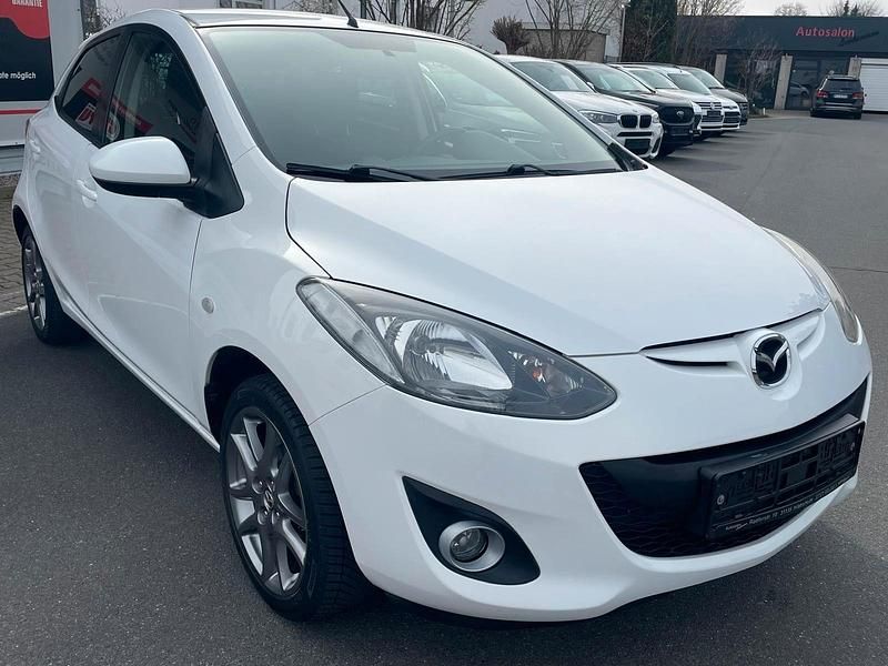 Gebraucht Mazda 2 Edition 84 PS (61 kW) 2013 Weiß Kleinwagen