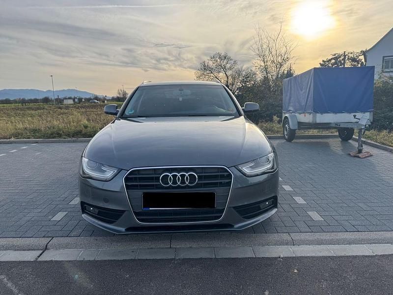Grau Gebraucht 2012 Audi A4 Attraction Kombi | 7.900 € (Fairer Preis) - Bild 1/4