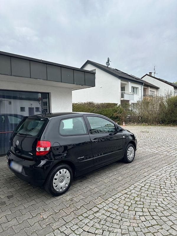 Gebraucht VW Fox 54 PS (39 kW) 2009 Schwarz Kleinwagen