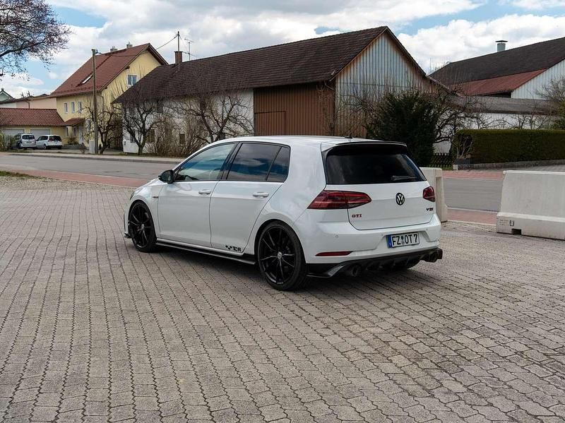 Second-hand VW Golf VII GTI 290 CP (213 kW) 2019 Alb Berlinǎ