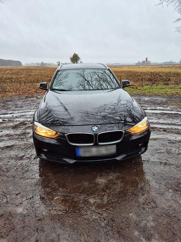 Gebraucht BMW 318 143 PS (105 kW) 2013 Schwarz Kombi
