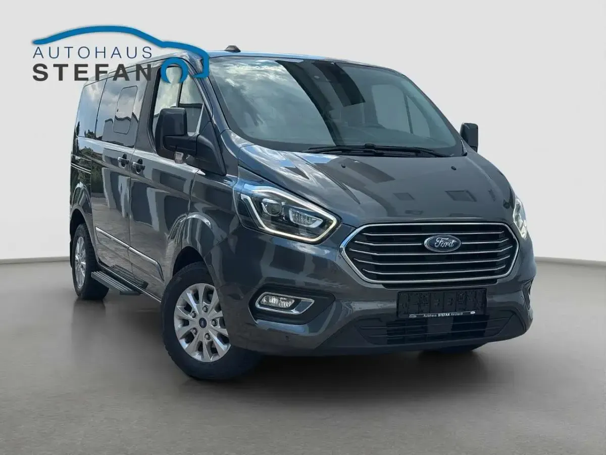 Gebraucht Ford Transit Custom Titanium 185 PS (136 kW) 2021 Magneticgrau metallic Van / Kleinbus