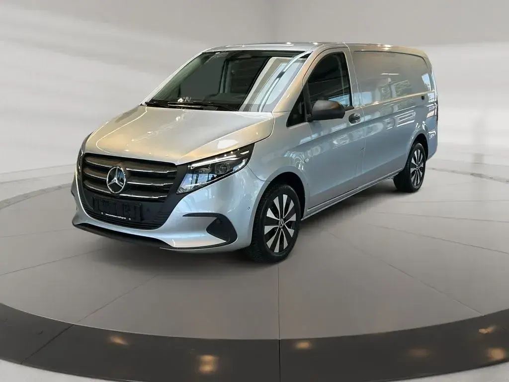 Gebraucht Mercedes Vito 163 PS (119 kW) 2025 Silber Van