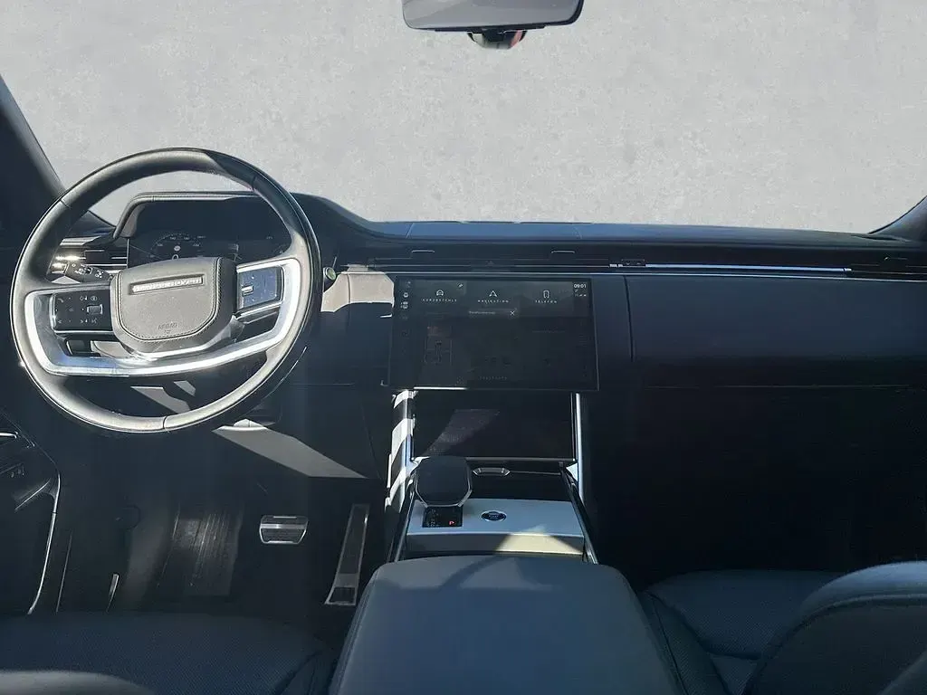 Second-hand Land Rover Range Rover 551 CP (405 kW) 2025 Negru SUV