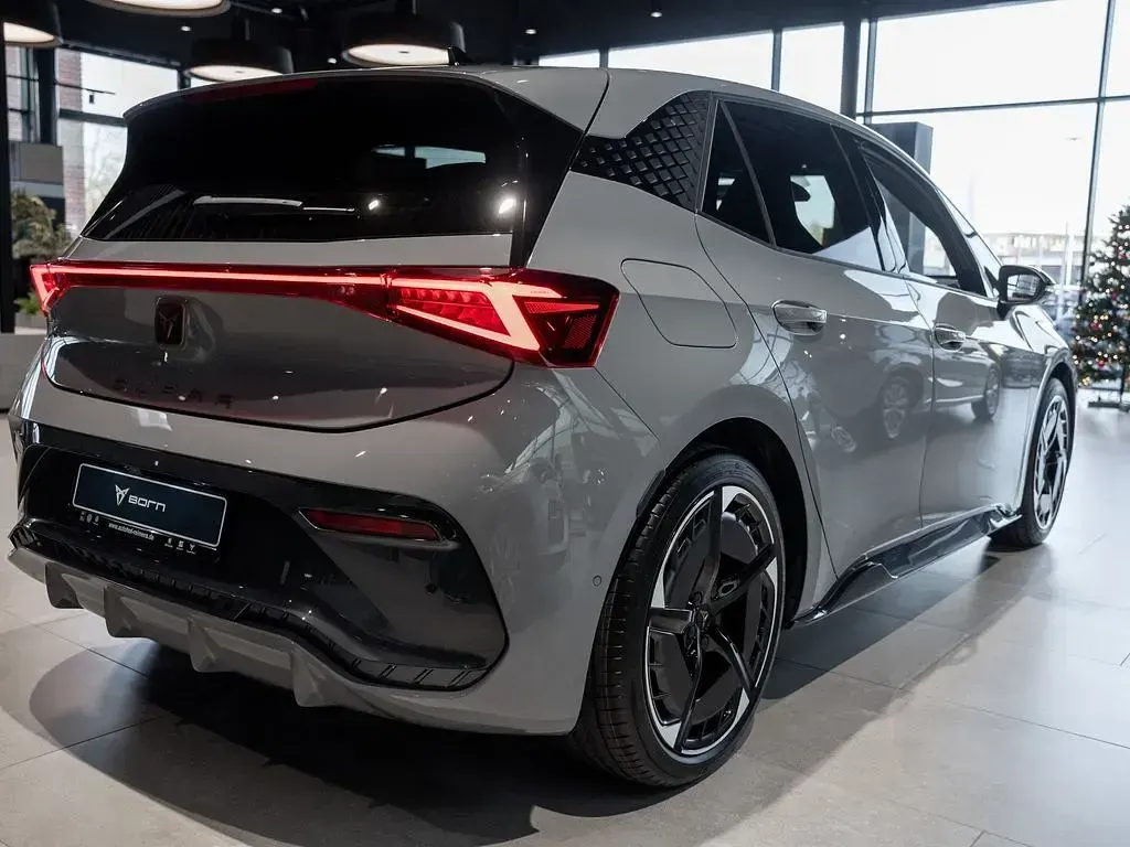 Second-hand Cupra Born 169 kW (231 CP) 2025 Gri Hatchback