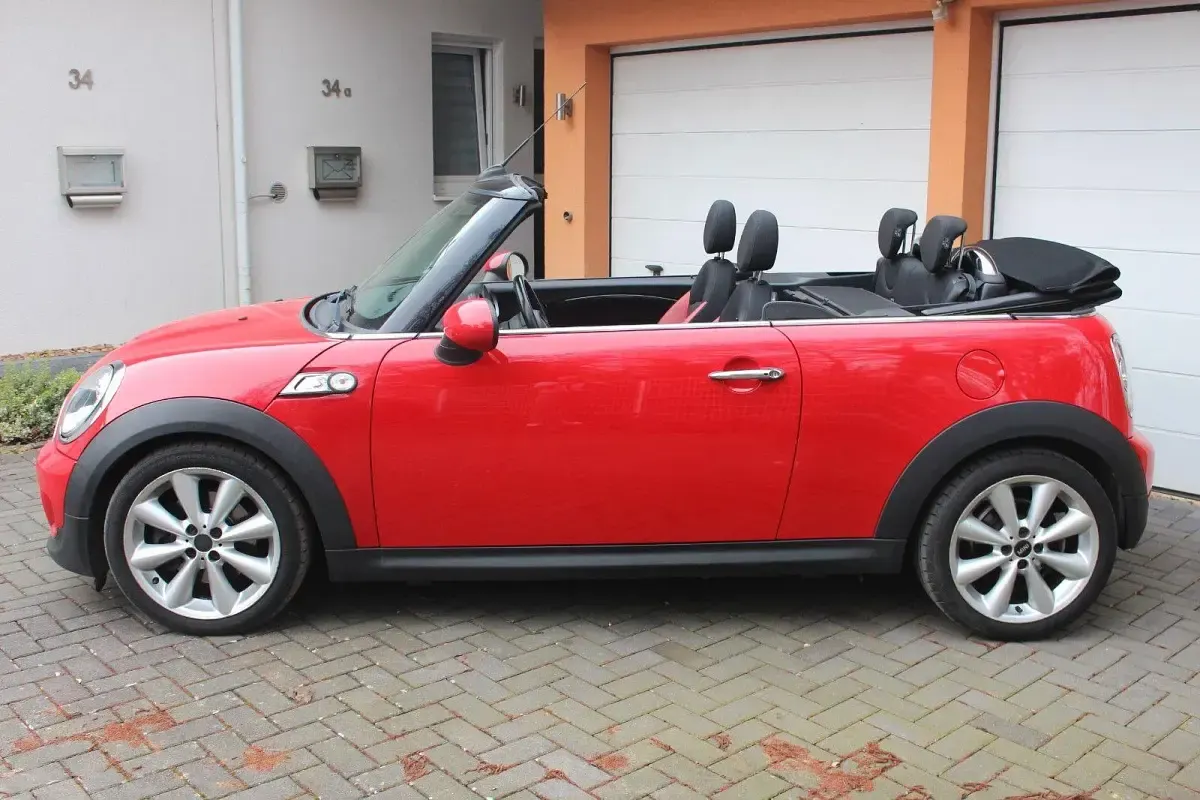 Käytetty Mini Cooper S Cabriolet 184 HP (135 kW) 2011 Punainen Avoauto