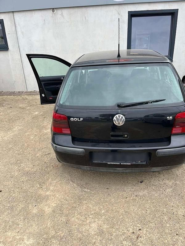 Gebraucht VW Golf IV 105 PS (77 kW) 2001 Schwarz Kleinwagen