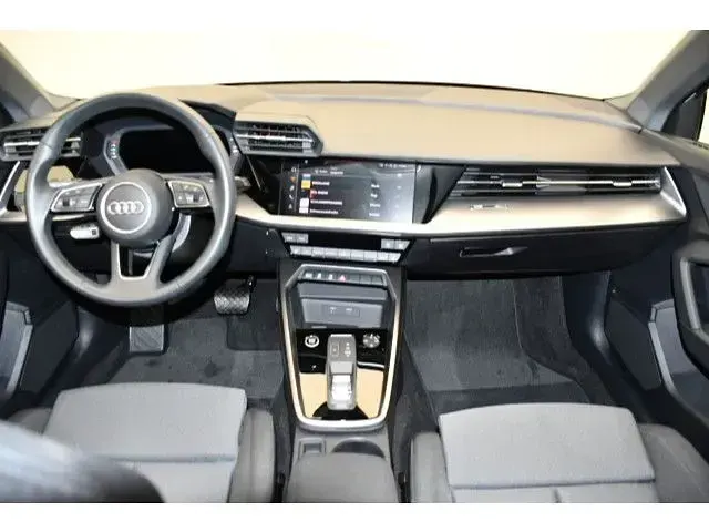 Gebraucht Audi A3 Basis 150 PS (110 kW) 2023 Brillantschwarz Limousine