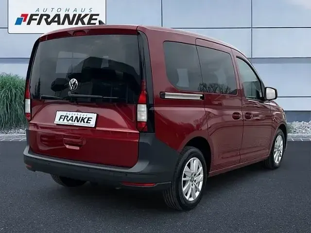 Gebraucht VW Caddy Basis 102 PS (75 kW) 2024 Rot Van / Kleinbus