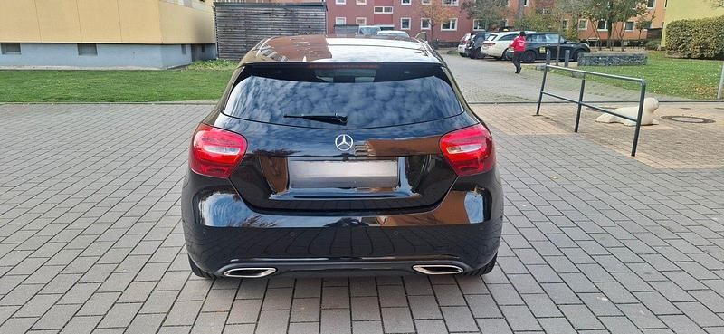 Gebraucht Mercedes A200 Urban 156 PS (114 kW) 2017 Schwarz Limousine