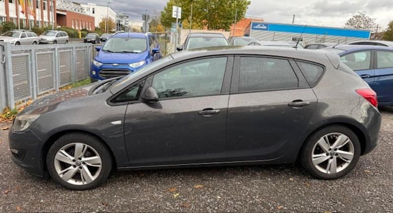 Gebraucht Opel Astra Style 120 PS (88 kW) 2015 Grau Limousine