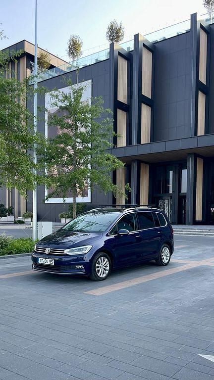 Blau Gebraucht 2019 VW Touran Comfortline Van / Kleinbus | 12.300 € (Teuer) - Bild 1/4