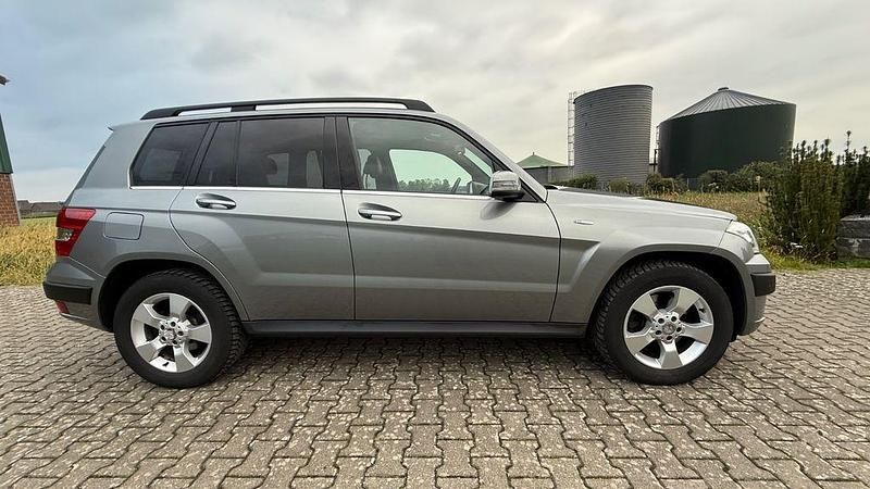 Grau Gebraucht 2011 Mercedes GLK250 SUV | 11.600 € (Guter Preis) - Bild 1/4