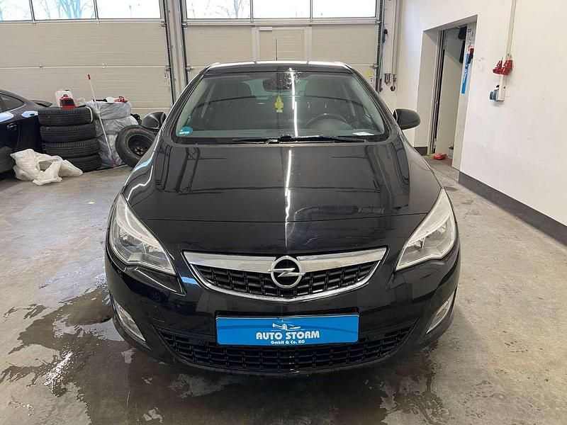 Gebraucht Opel Astra Design Edition 140 PS (102 kW) 2011 Schwarz Limousine