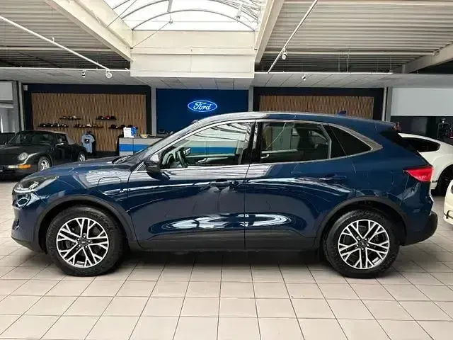 Gebraucht Ford Kuga Titanium 152 PS (111 kW) 2021 Blau SUV