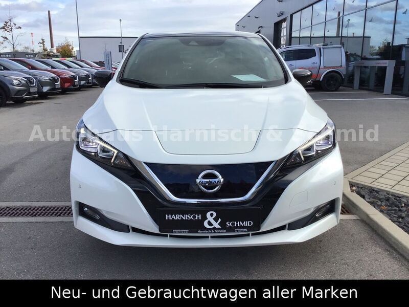 Gebraucht Nissan Leaf Tekna 110 kW (150 PS) 2019 Pearl white pearleffekt/dach black met Kleinwagen