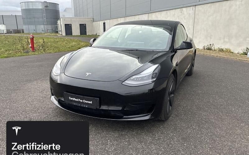 Schwarz Gebraucht 2021 Tesla Model 3 Standard Range Limousine | 25.500 € (Fairer Preis) - Bild 1/4