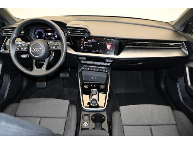 Gebraucht Audi A3 Ambiente 150 PS (110 kW) 2025 Arkonaweiß Limousine