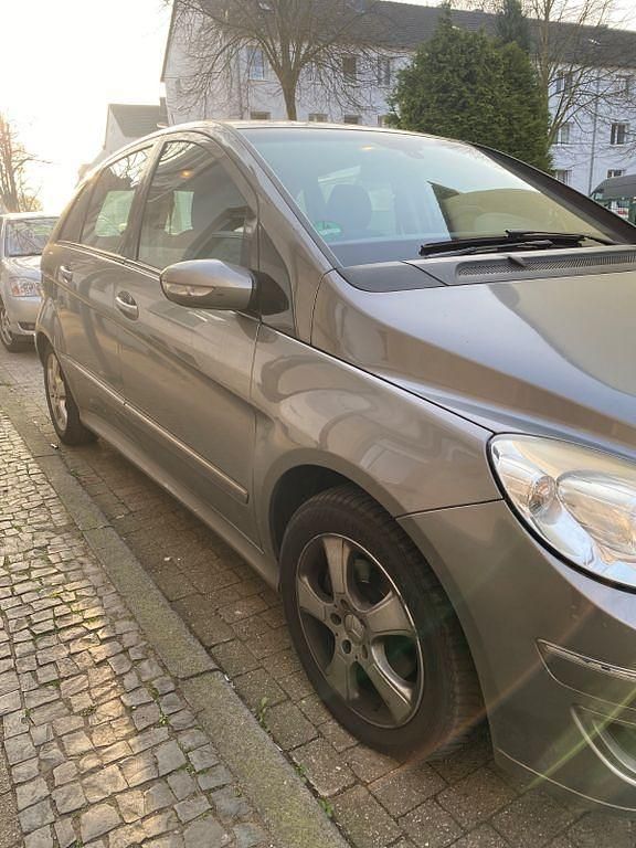 Gebraucht Mercedes B180 109 PS (80 kW) 2007 Grau Van / Kleinbus