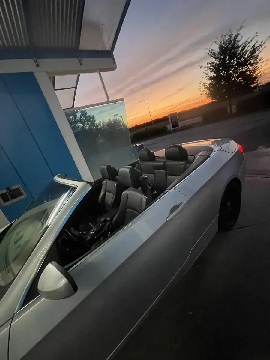 Gebraucht BMW 320 180 PS (132 kW) 2010 Silber Cabrio
