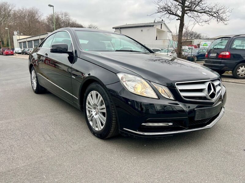 Schwarz Gebraucht 2011 Mercedes E220 Coupé | 6.550 € (Superpreis) - Bild 1/4