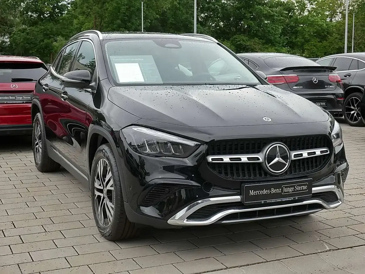 Gebraucht Mercedes GLA250 Progressive 224 PS (164 kW) 2025 Metalliclack kosmosschwarz SUV