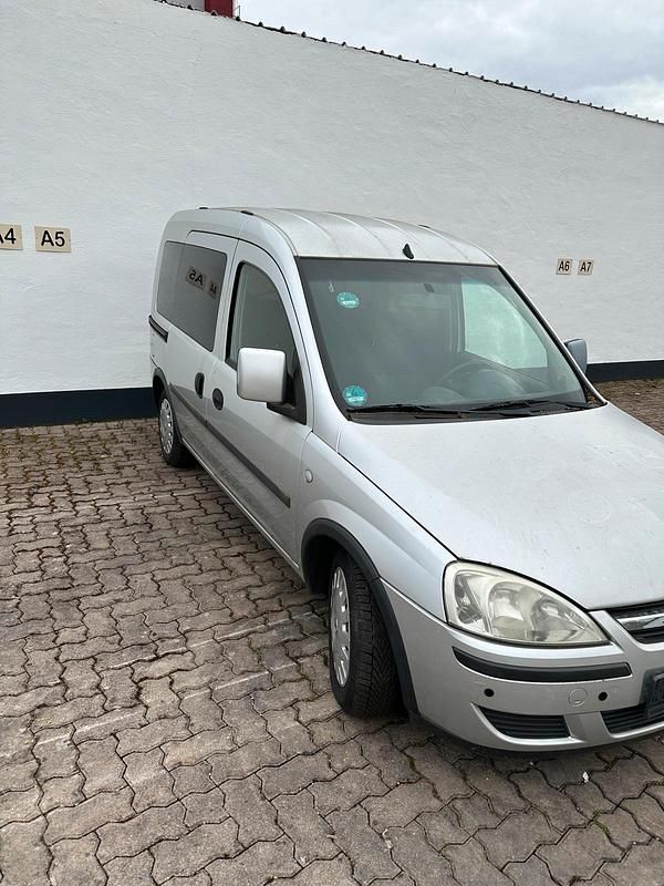 Gebraucht Opel Combo 101 PS (74 kW) 2009 Silber Van / Kleinbus