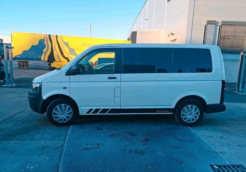 Używany VW Caravelle 85 KM (62 kW) 2011 Biały Van