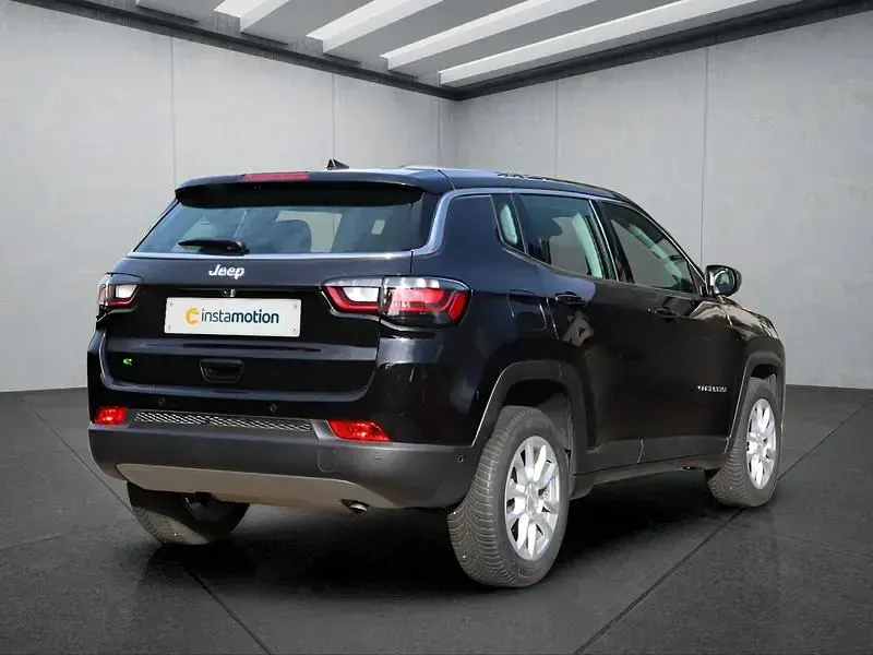 Gebraucht Jeep Compass 131 PS (96 kW) 2024 Schwarz SUV