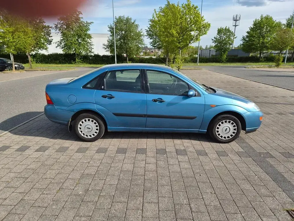 Gebraucht Ford Focus Ghia 131 PS (96 kW) 2000 Blau Limousine