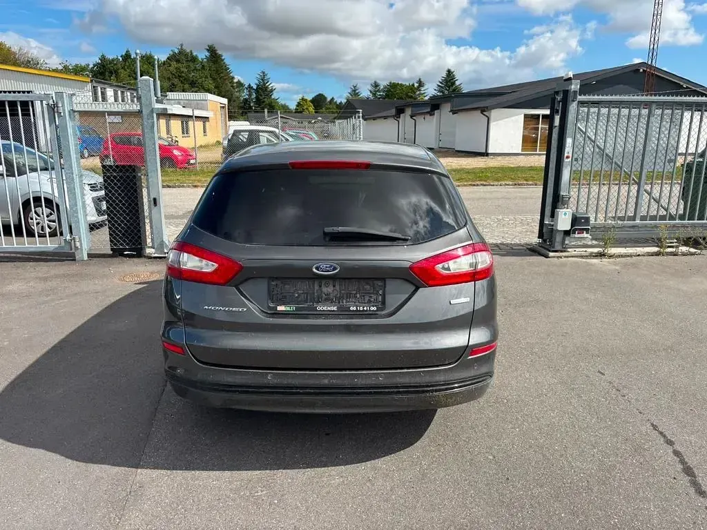 Gebraucht Ford Mondeo Titanium 160 PS (117 kW) 2016 Grau Limousine