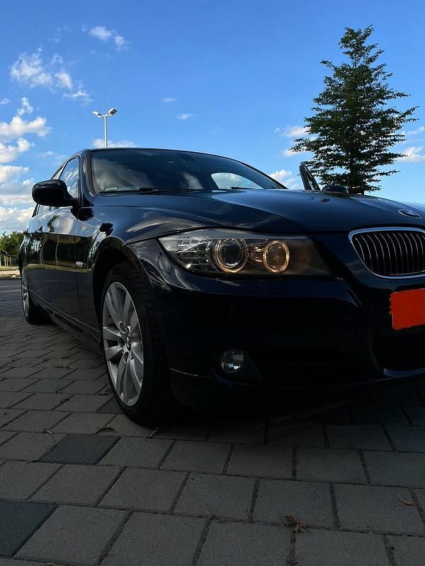 Schwarz Gebraucht 2010 BMW 330 Sport Line Limousine | 9.500 € (Guter Preis) - Bild 1/4