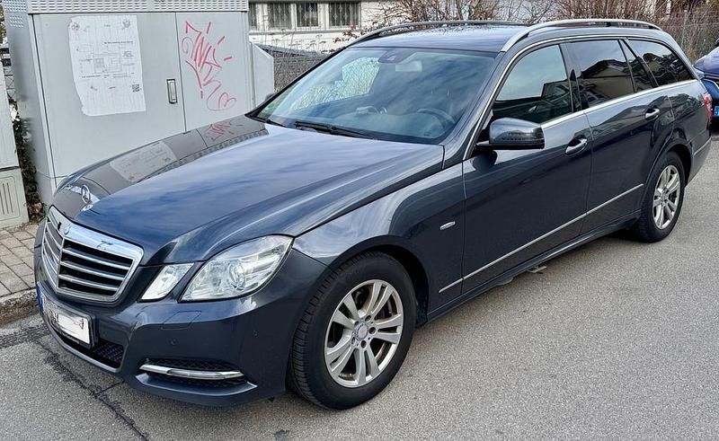Gebraucht Mercedes E220 Elegance 170 PS (125 kW) 2011 Grau Limousine