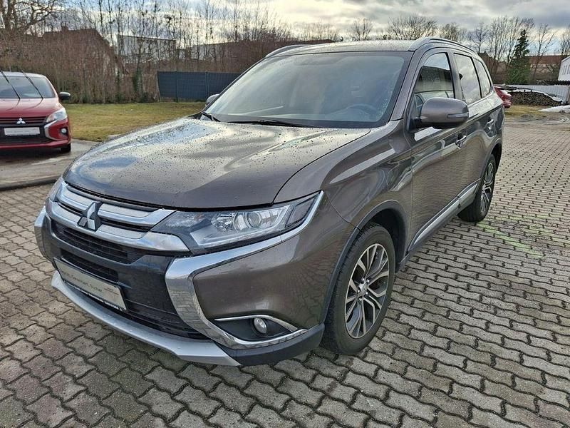 Gebraucht Mitsubishi Outlander Edition 150 PS (110 kW) 2017 Braun SUV