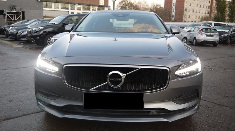 Gebraucht Volvo S90 Momentum 190 PS (139 kW) 2018 Osmium grey Limousine