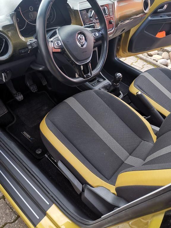Gebraucht VW up! high up! 90 PS (66 kW) 2019 Gelb Kleinwagen