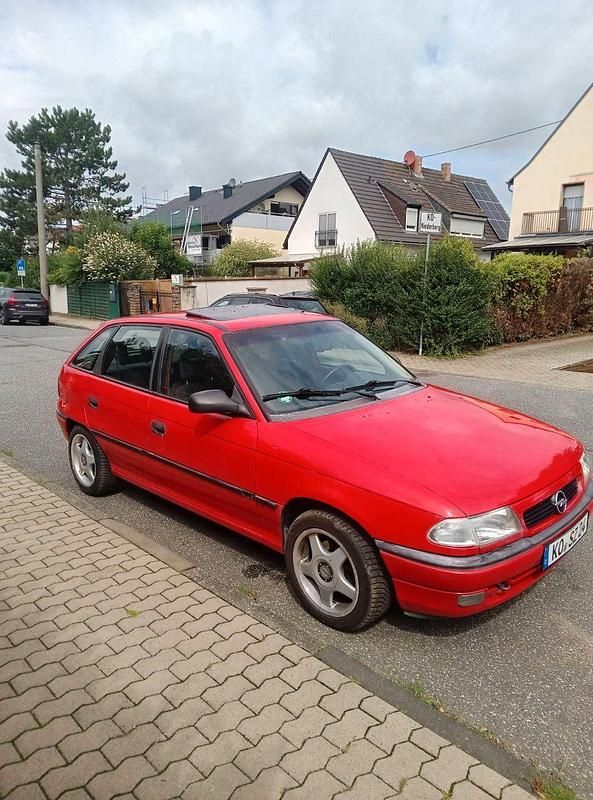 Rot Gebraucht 1997 Opel Astra Kleinwagen | 2.000 € (Fairer Preis) - Bild 1/4