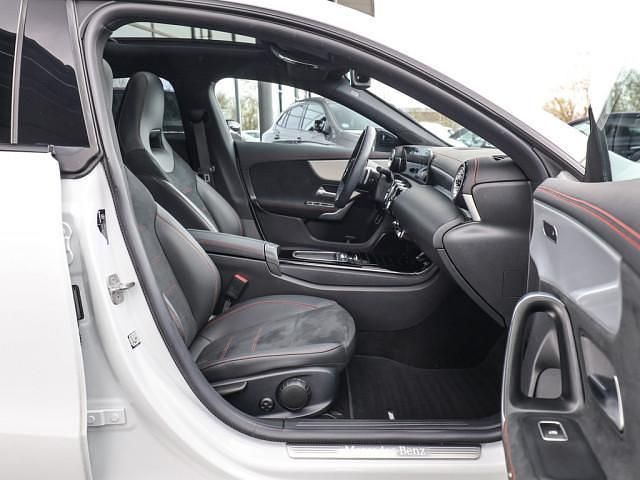 Gebraucht Mercedes CLA200 Shooting Brake Premium 150 PS (110 kW) 2023 Weiss / digitalweiss Kombi