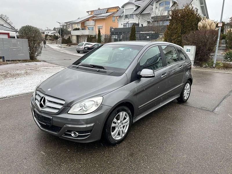 Grau Gebraucht 2009 Mercedes B200 Van / Kleinbus | 4.400 € (Guter Preis) - Bild 1/4