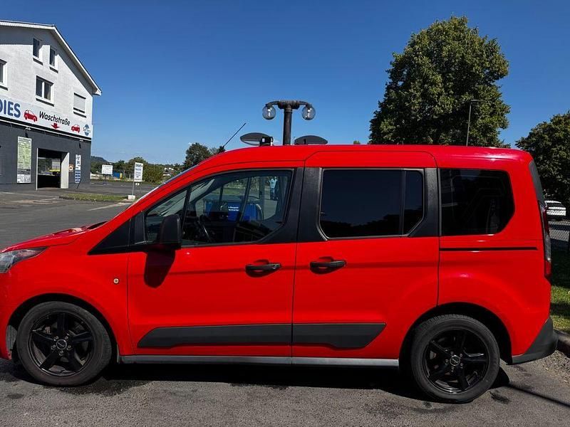 Gebraucht Ford Tourneo Connect 120 PS (88 kW) 2017 Rot Van / Kleinbus
