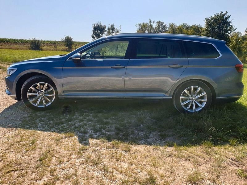 Blau Gebraucht 2016 VW Passat Kombi | 9.500 € (Fairer Preis) - Bild 1/4
