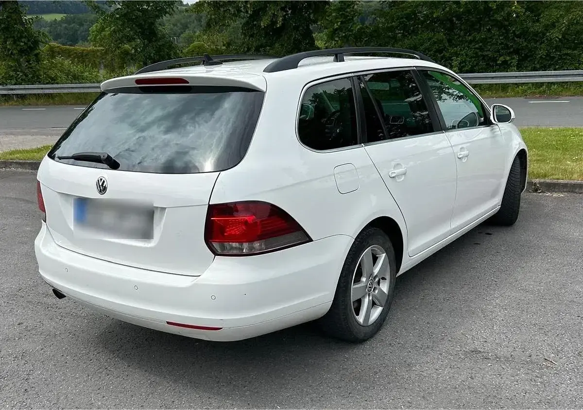 Gebraucht VW Golf VI 105 PS (77 kW) 2011 Weiß Kleinwagen
