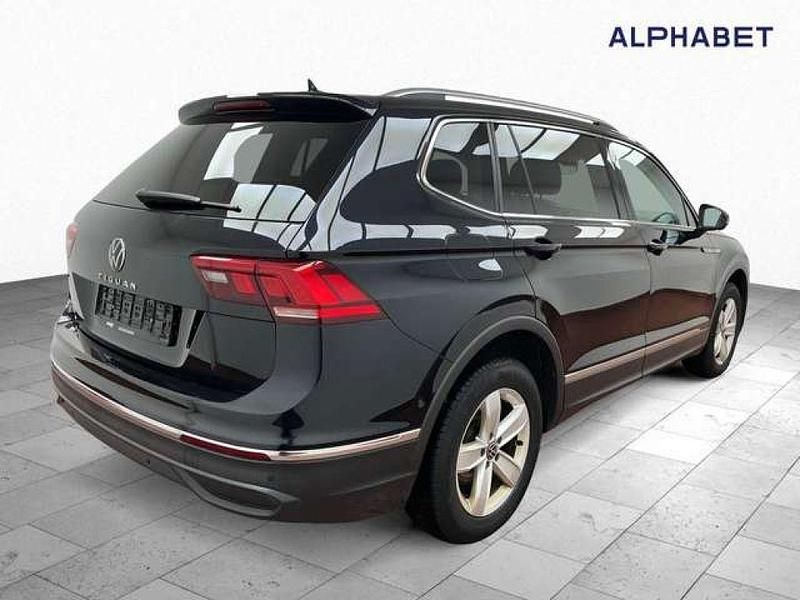 Gebraucht VW Tiguan Allspace Life 150 PS (110 kW) 2022 Deep black perleffekt (metallic) SUV